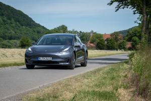 Tesla Model 3 2018 года  (WW)